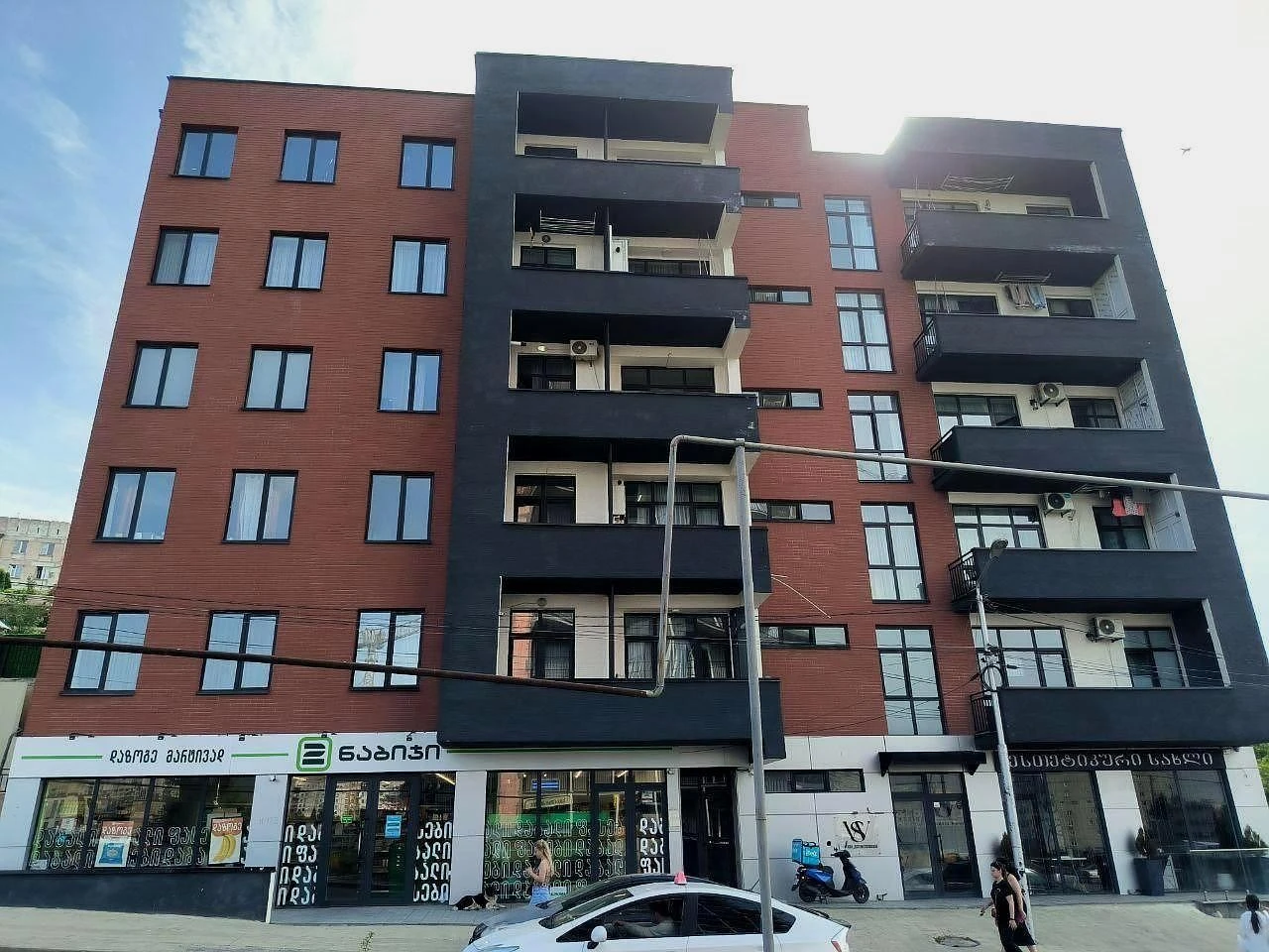 რევაზ გაბაშვილის ქუჩა 4