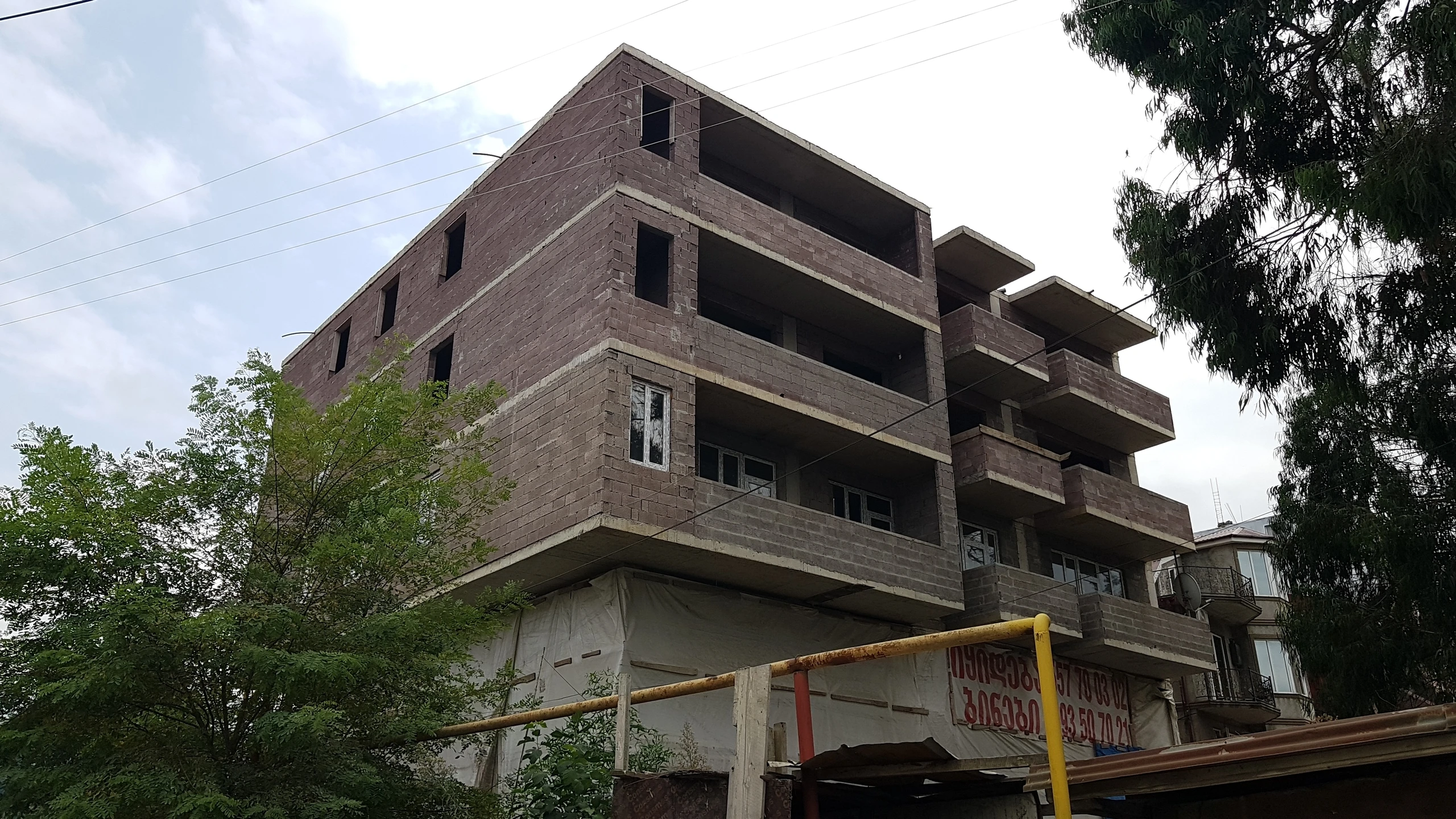 ფრიდინ ხალვაშის გამზირი, 252