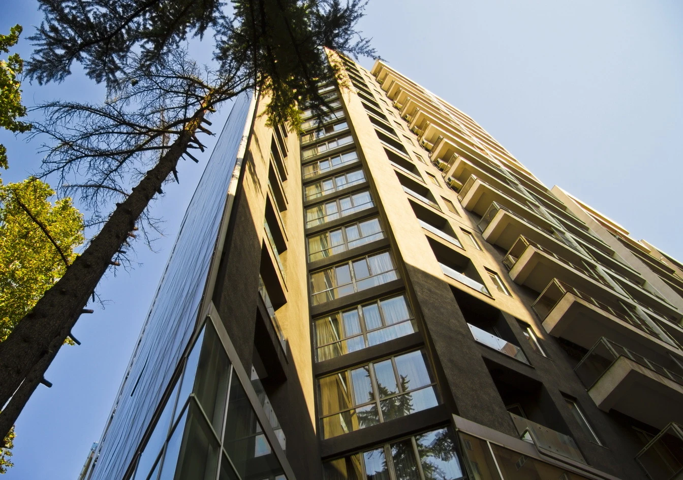 აქსისი ყაზბეგზე