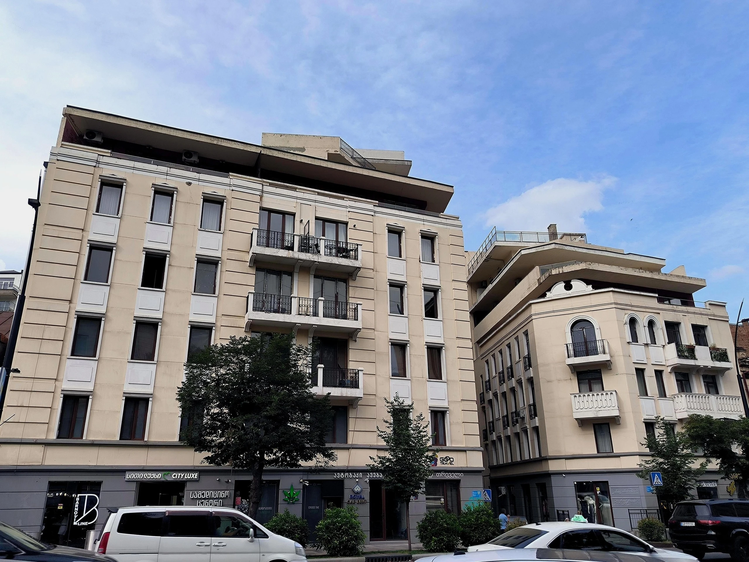 პეტრე მელიქიშვილის ქუჩა 15, 17/19