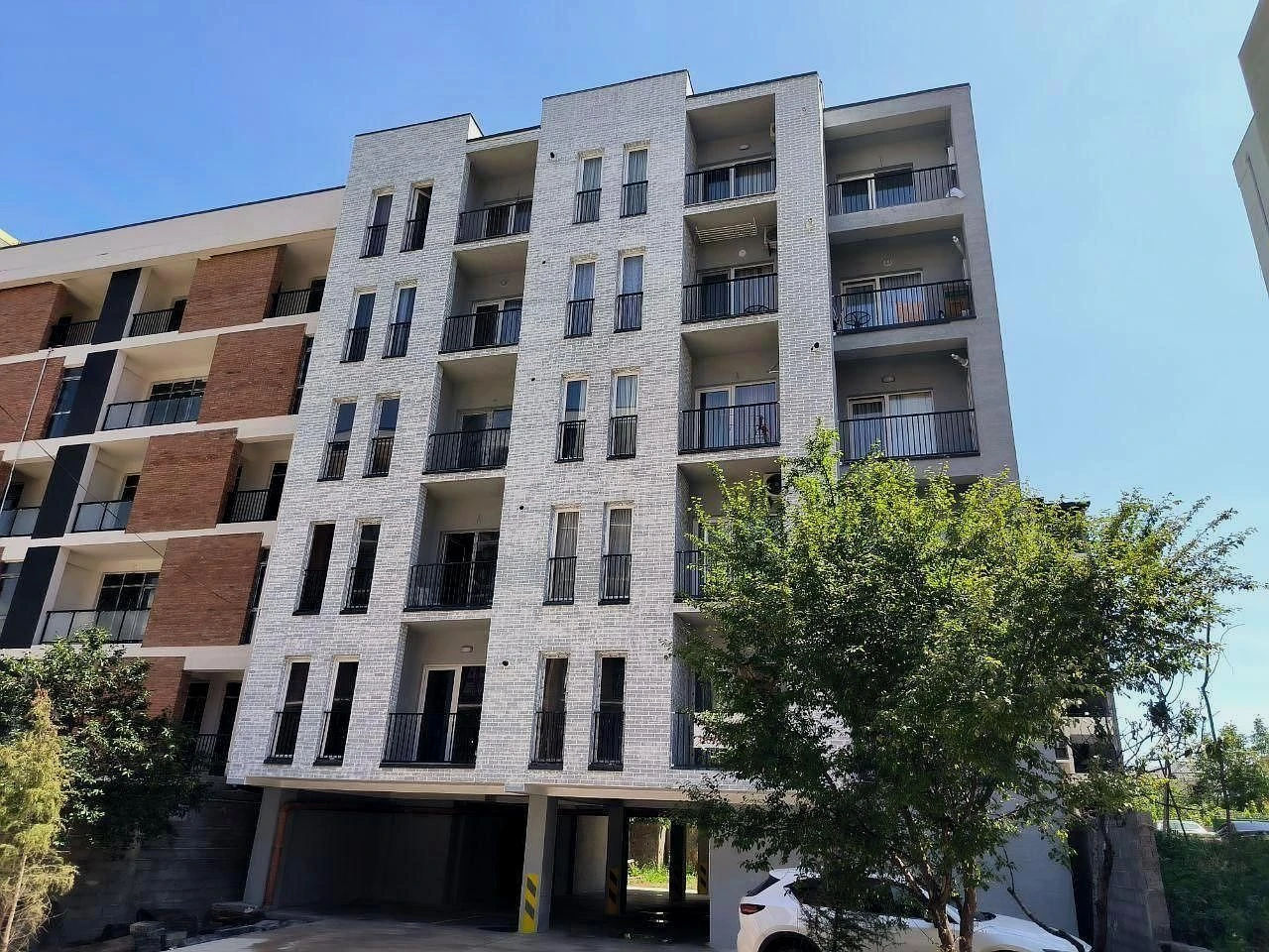 ასმათის ქუჩა 8