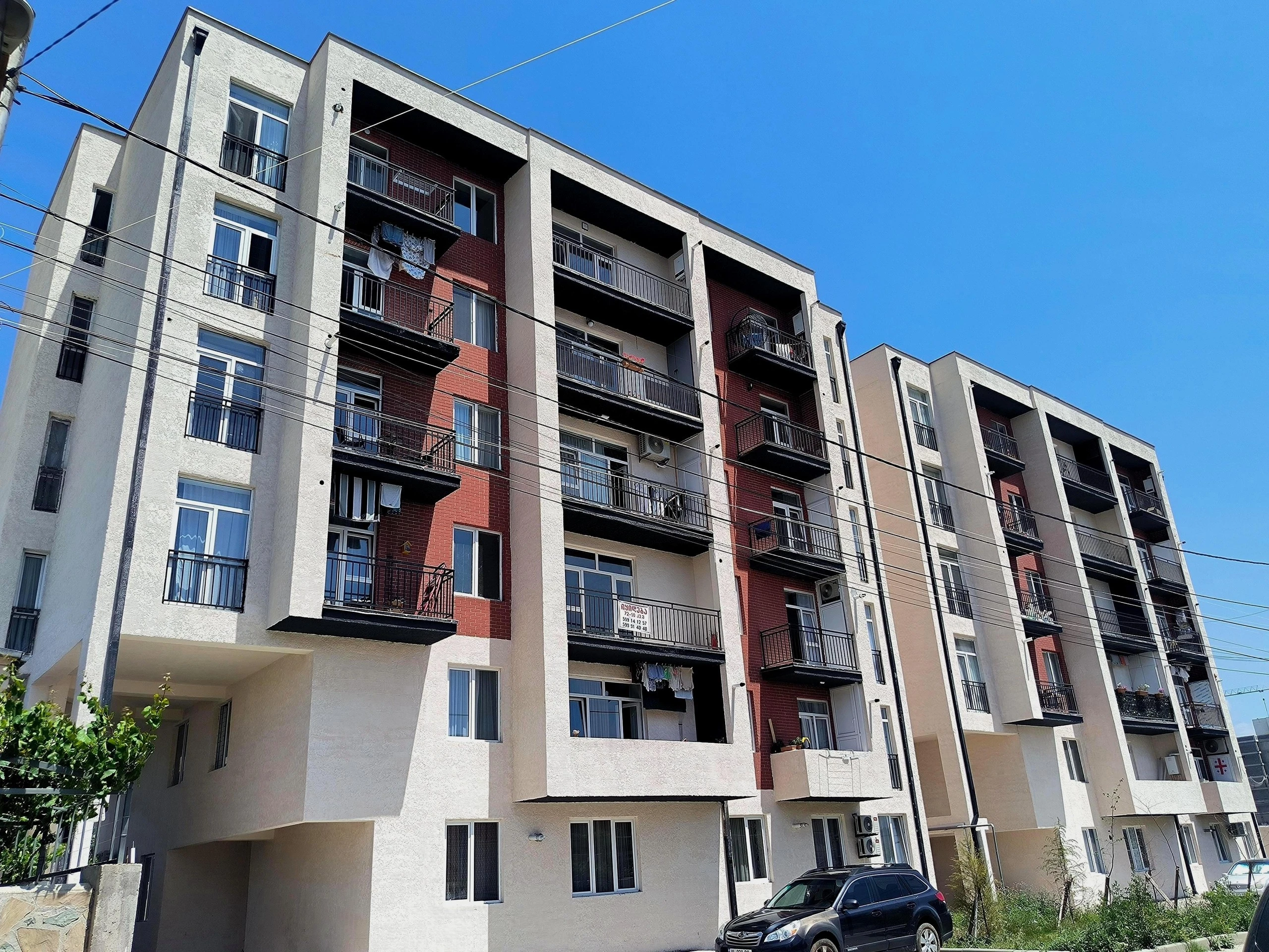 ნინო აბაშიძე-ორბელიანის ქუჩა 41, 43