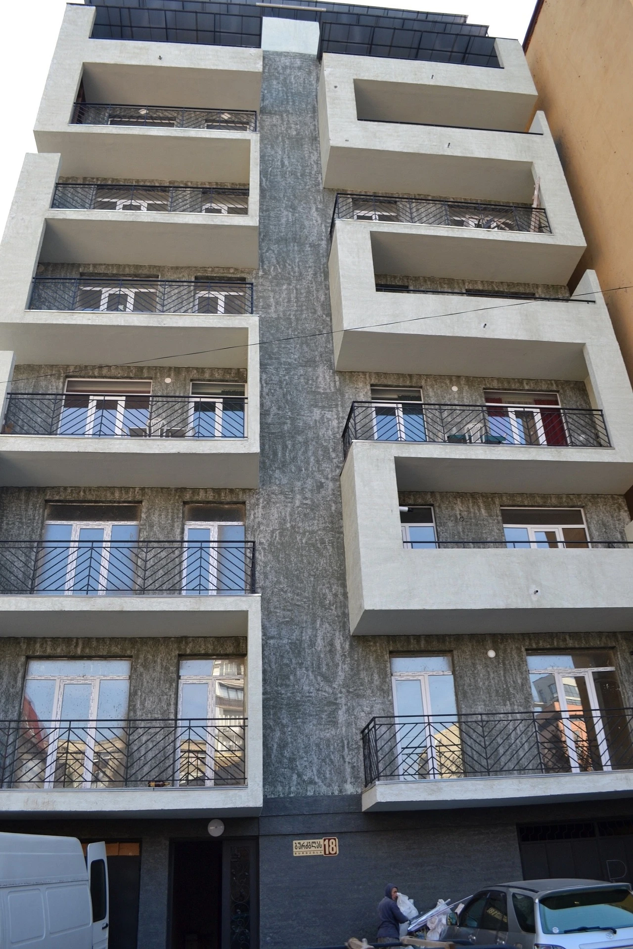 მიხეილ ბურძგლას ქუჩა 18