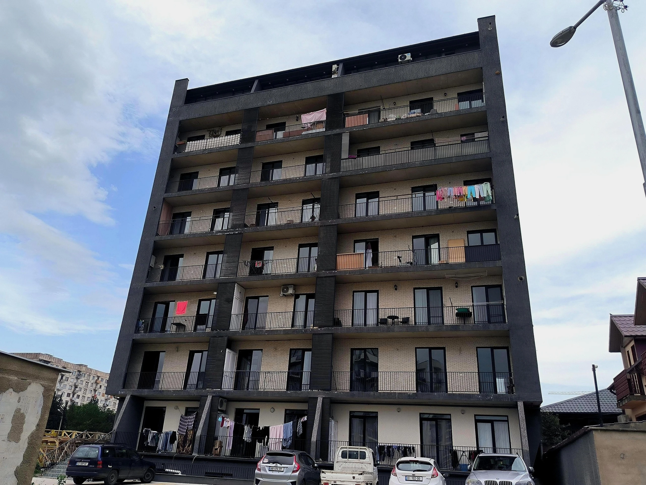 რეზო გაბაშვილის III გას, 28