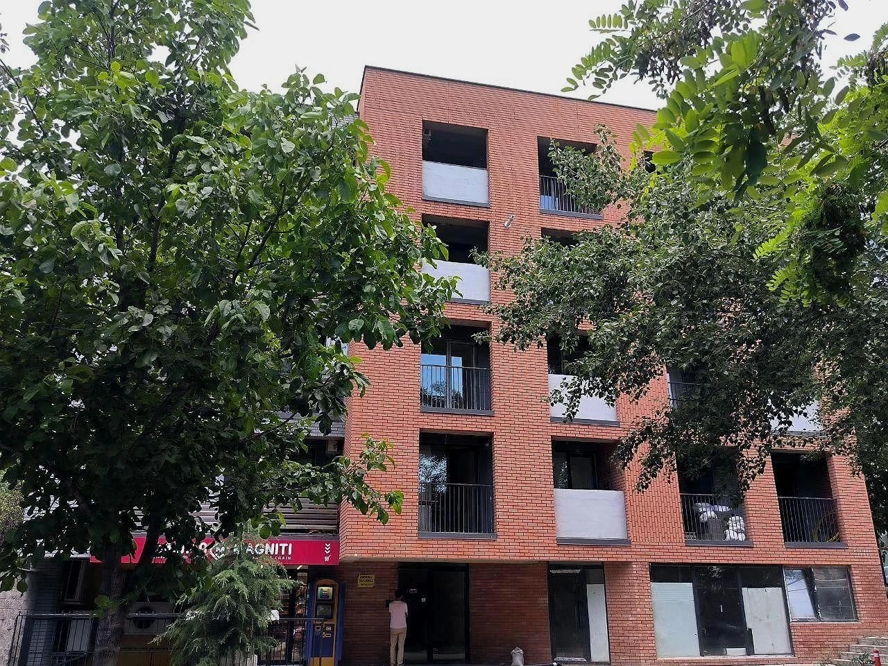 წმინდა მოწამე ვასილიკოს ქუჩა 8