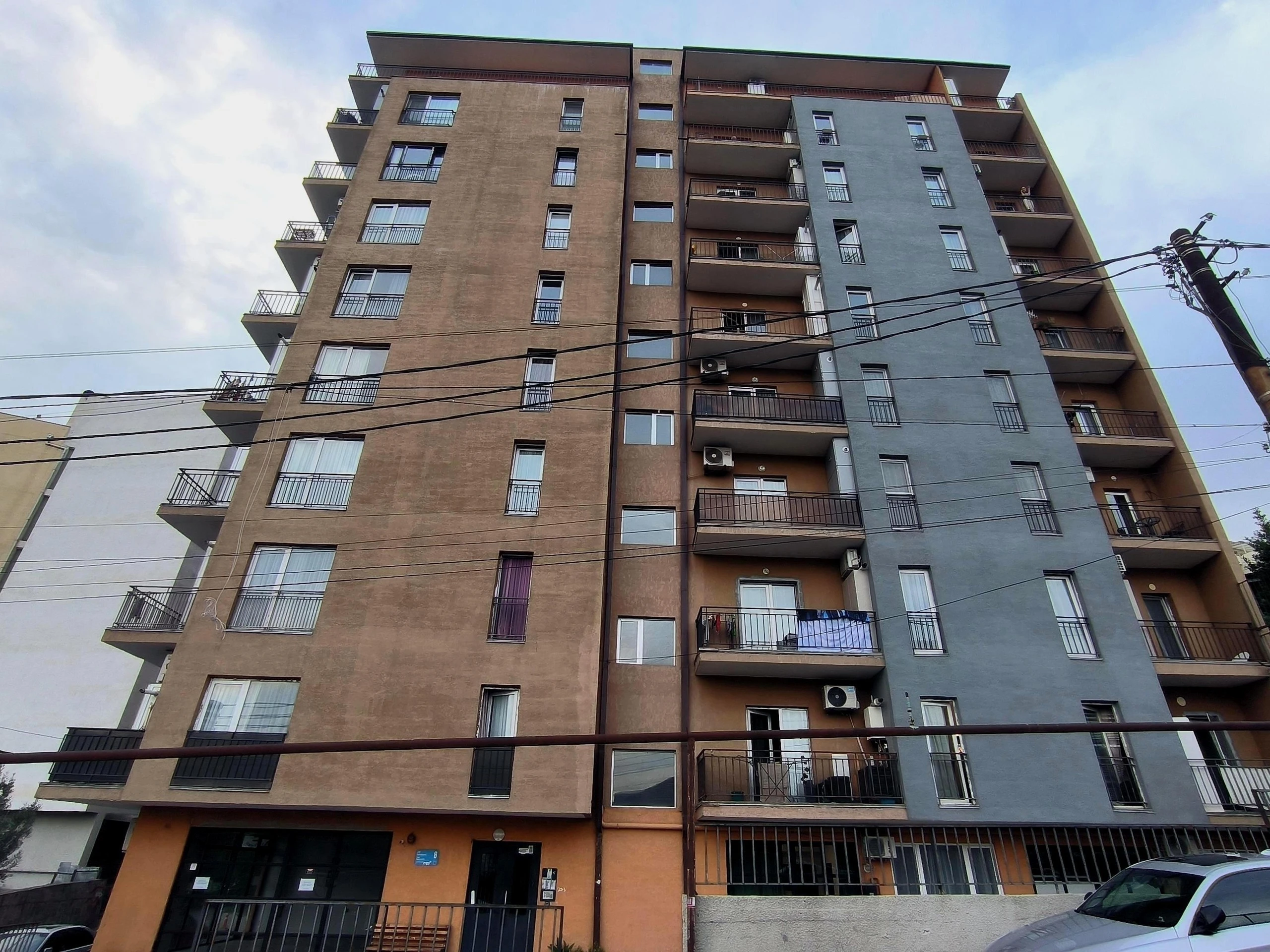 თამაზ ნადარეიშვილის ქუჩა 8