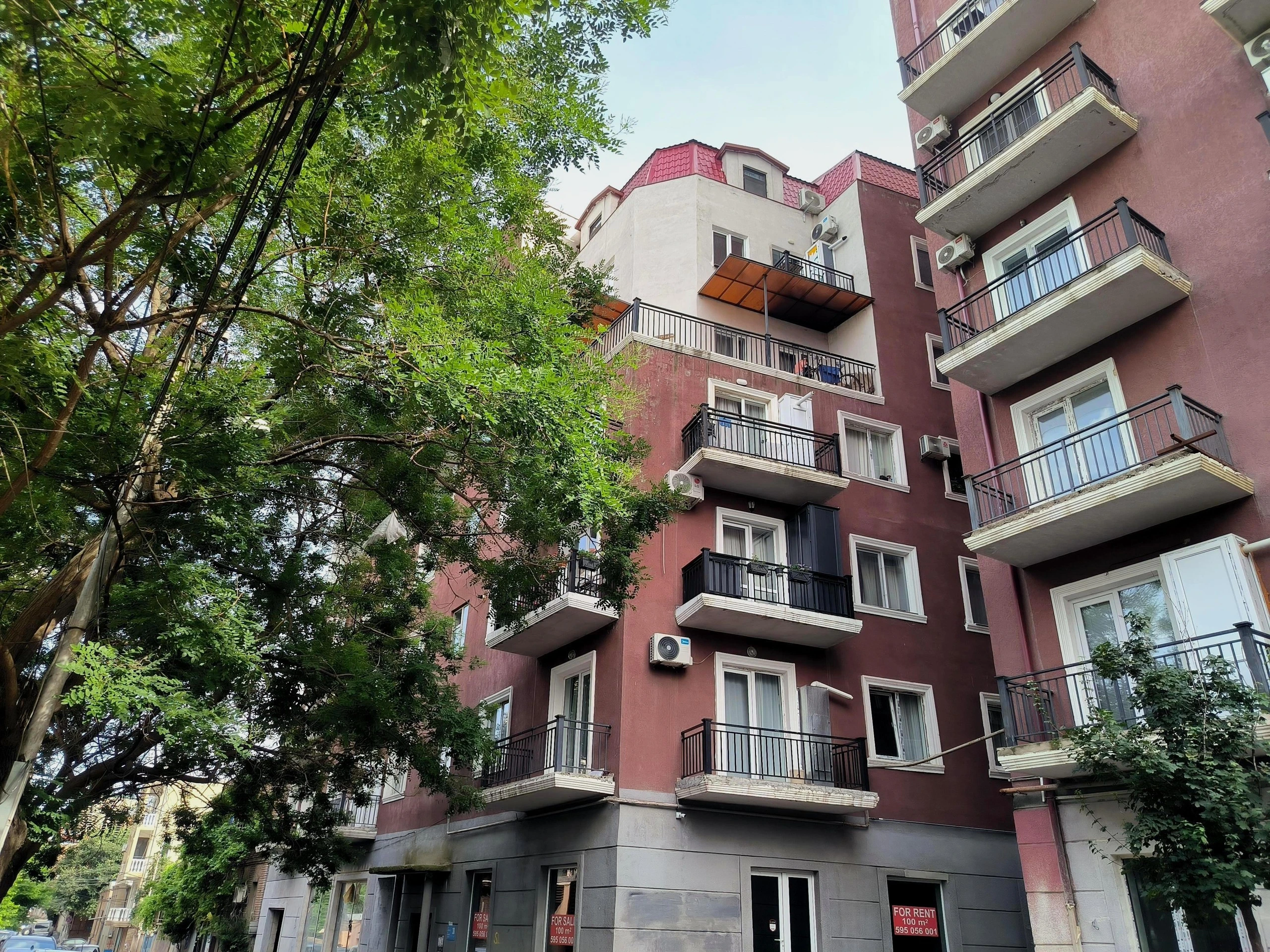 იაკობ გოგებაშვილის ქუჩა 30, 32-34