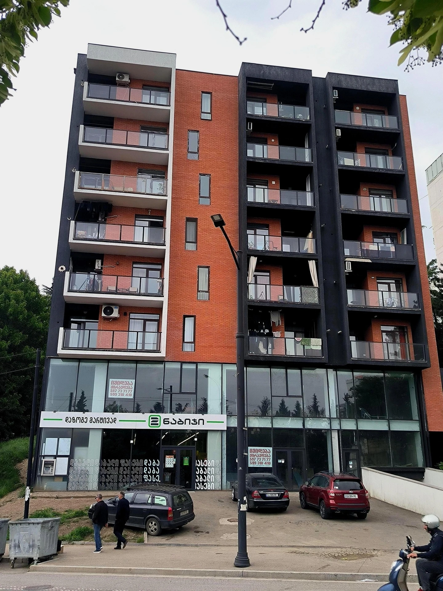 ომარ ხიზანიშვილის ქუჩა 98