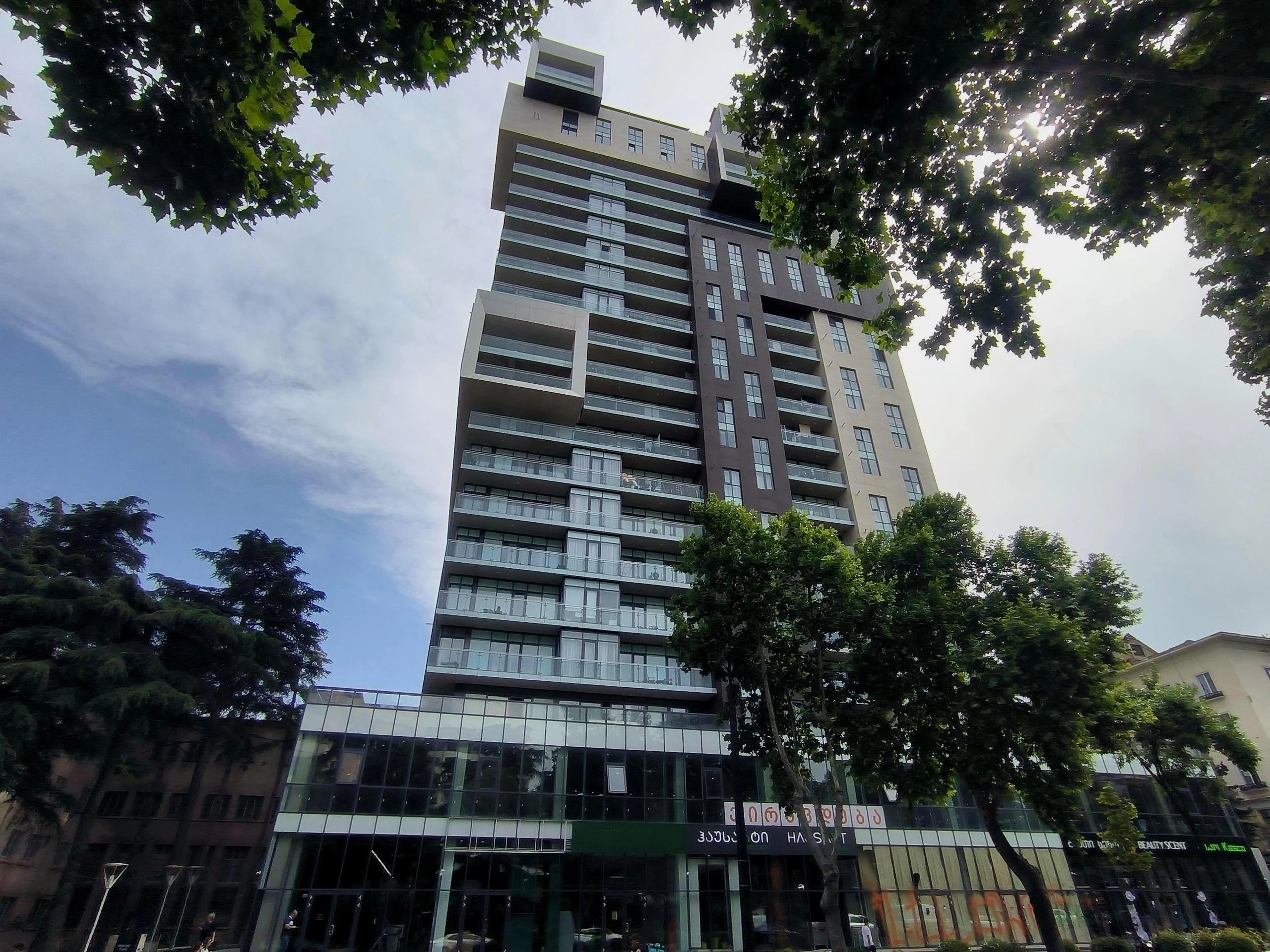 ჰაუსარტ პლაზა