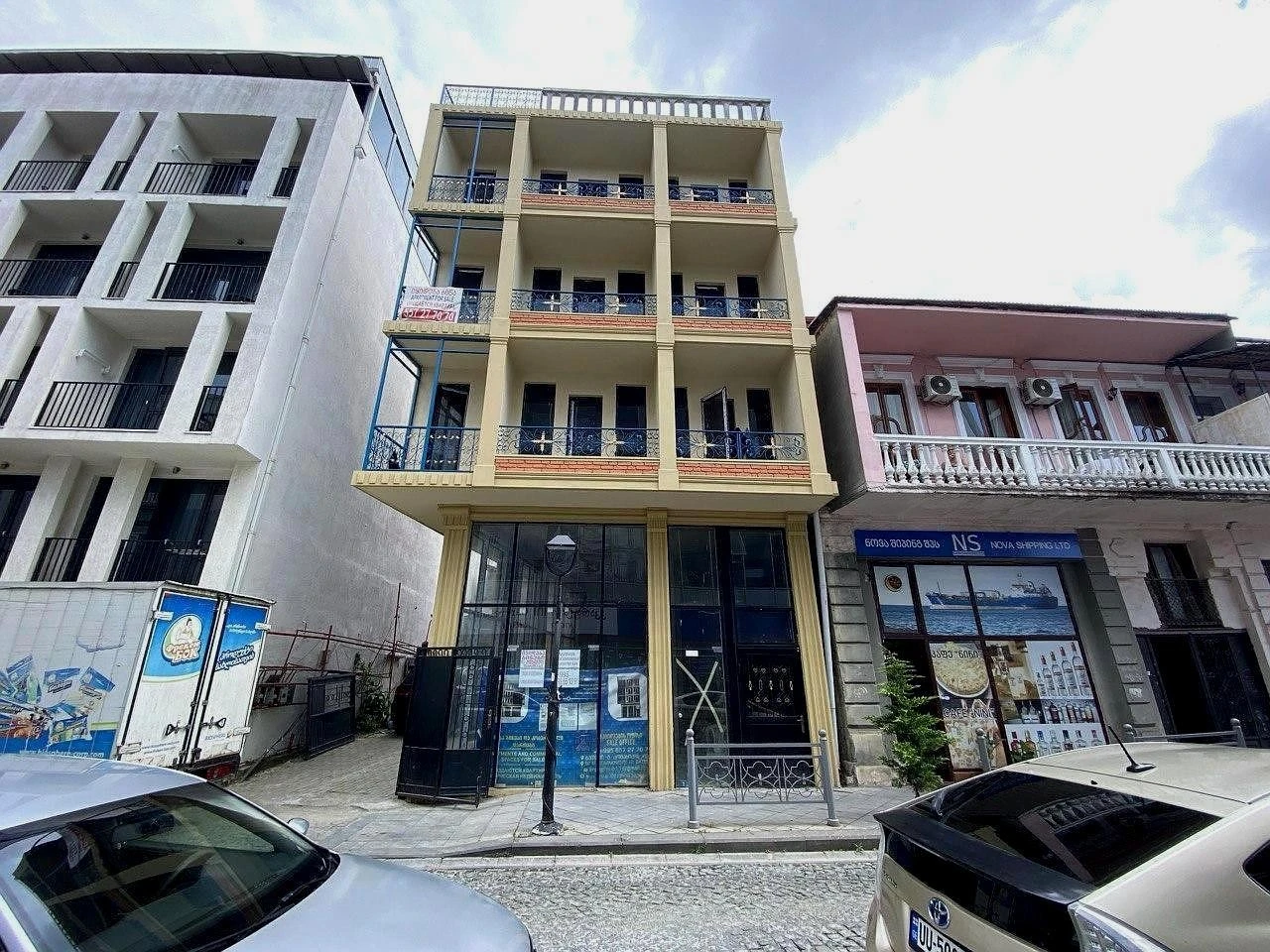 რევაზ კომახიძის ქუჩა 7