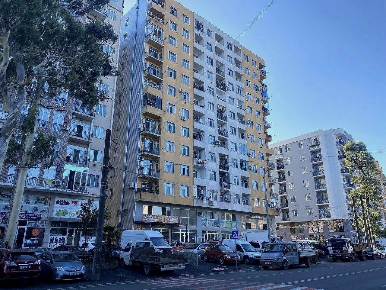 Bedegi on Fridon Khalvashi Avenue