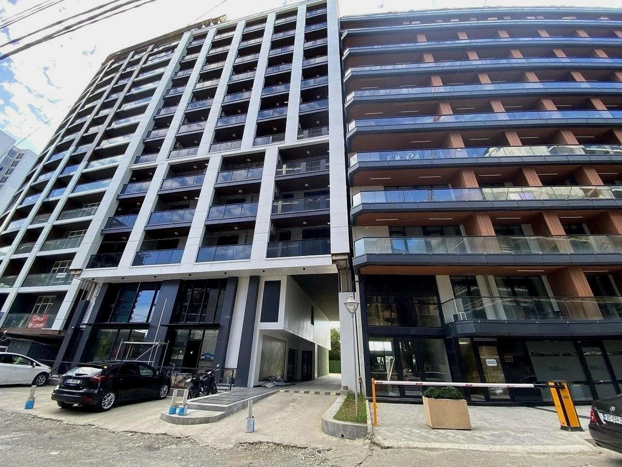 რეჯებ ნიჟარაძის ქუჩა 19