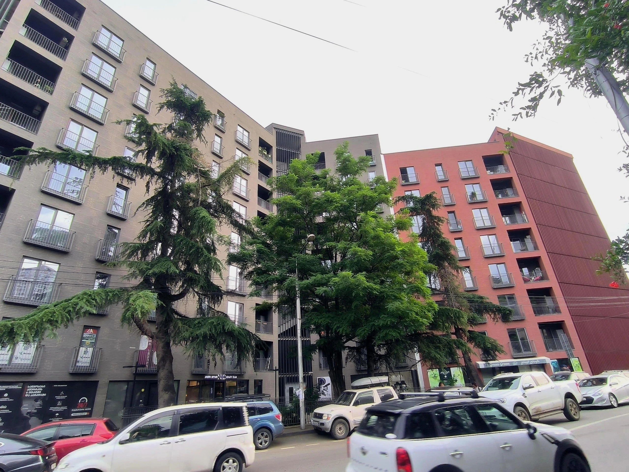 m² ნუცუბიძეზე