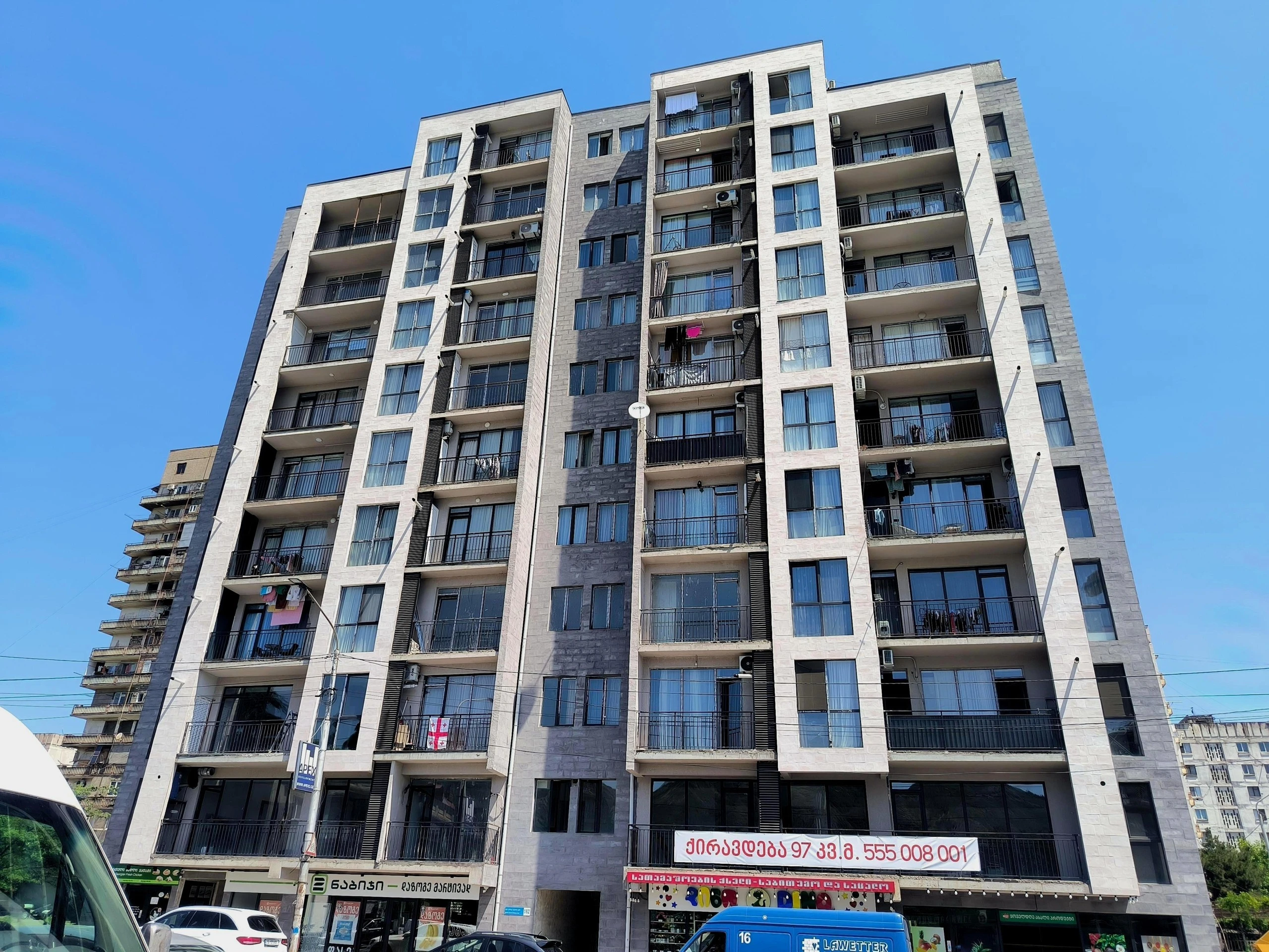 ბერი გაბრიელ სალოსის გამზირი, 162