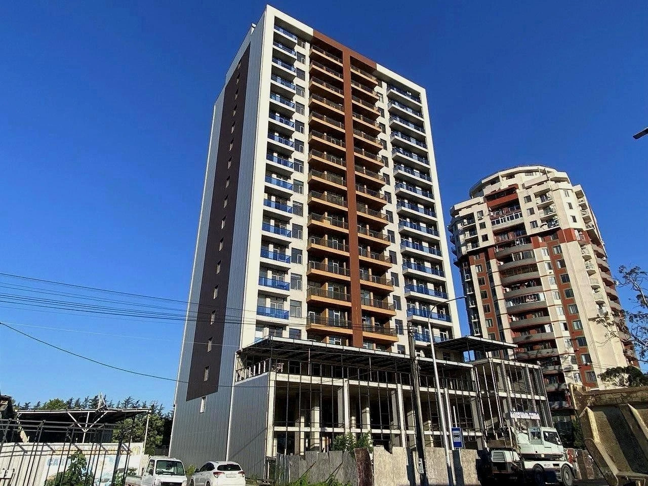 ფრიდონ ხალვაშის გამზირი, 22