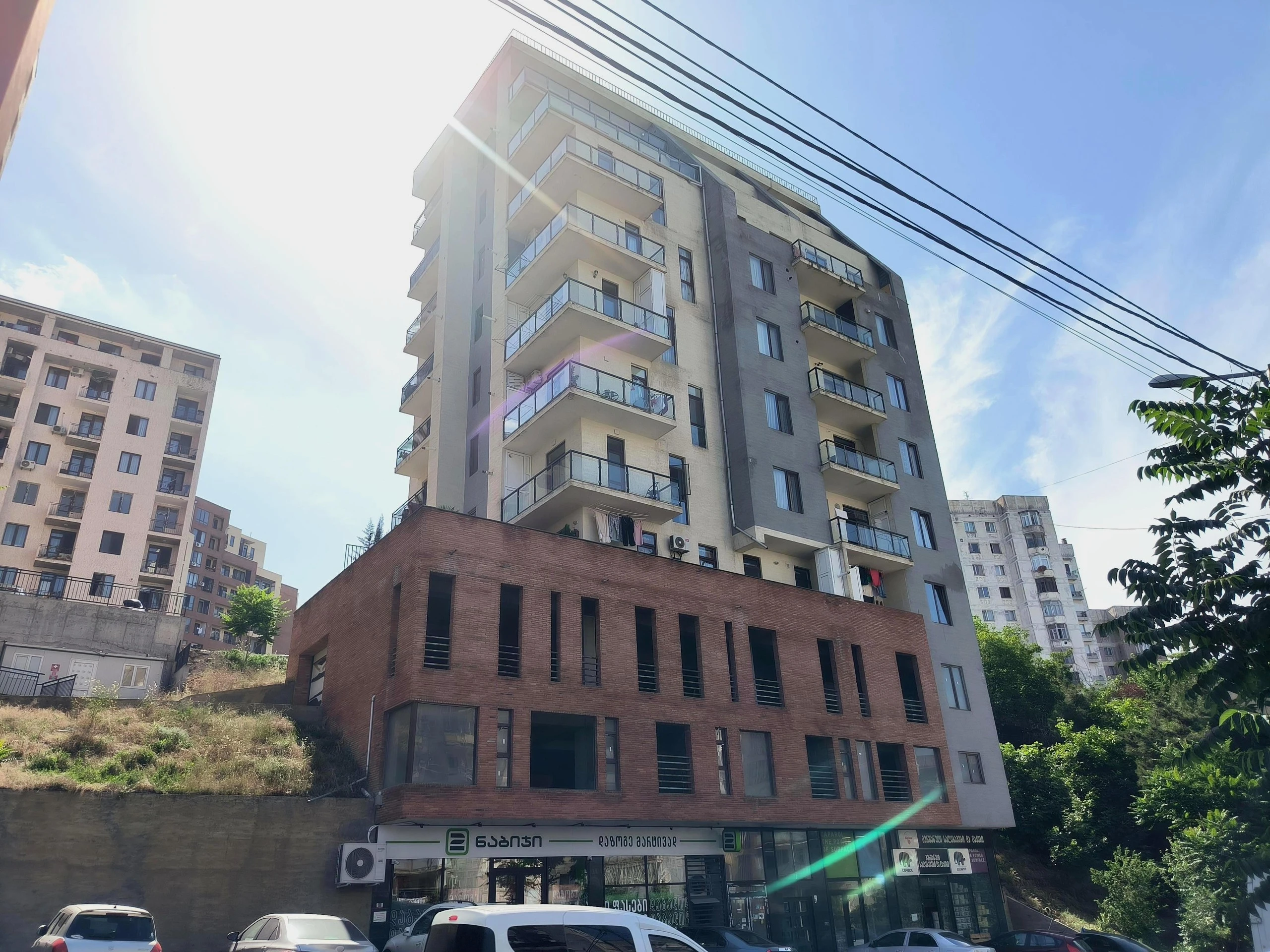 მუხრან მაჭავარიანის ქუჩა 28