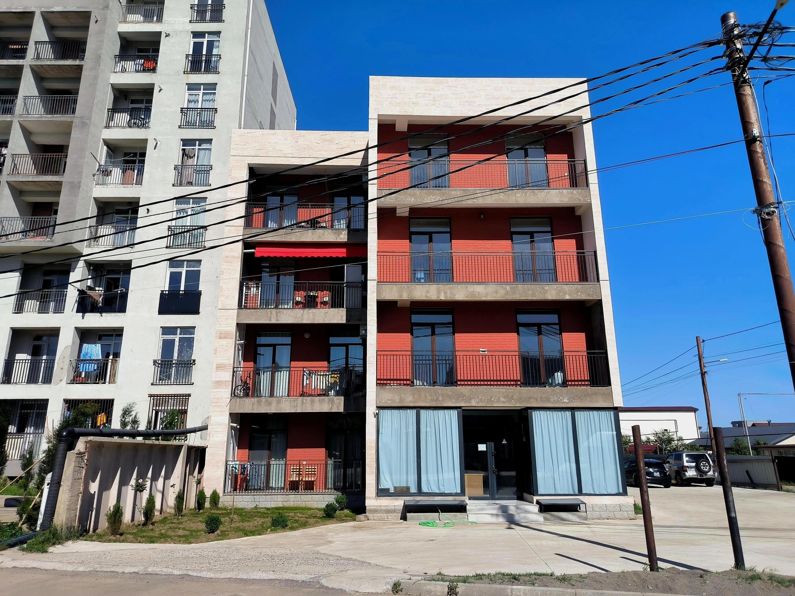 რაფიელ დანიბეგაშვილის ქუჩა 8