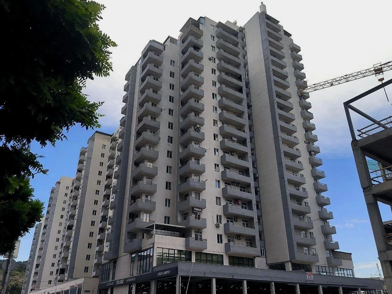 დონა პალასი საბურთალო