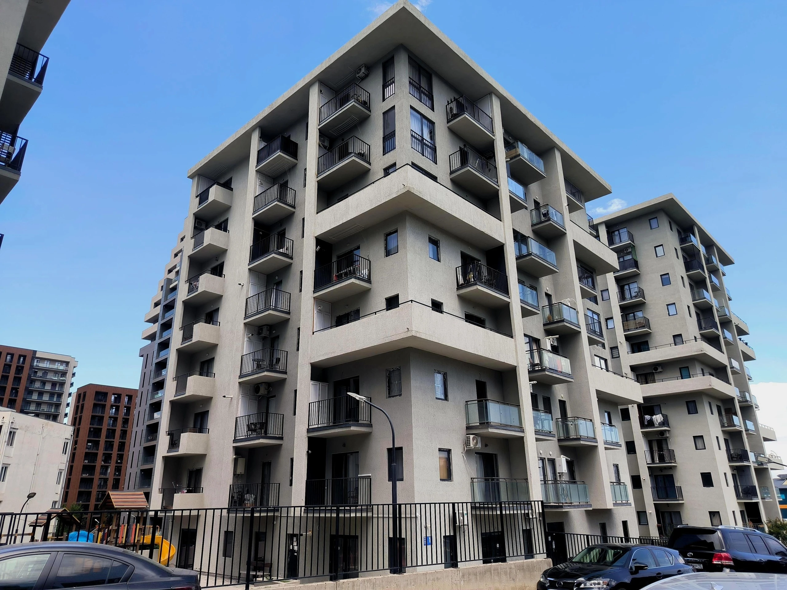 წმინდა მოწამე ვასილიკოს ქუჩა 1-3