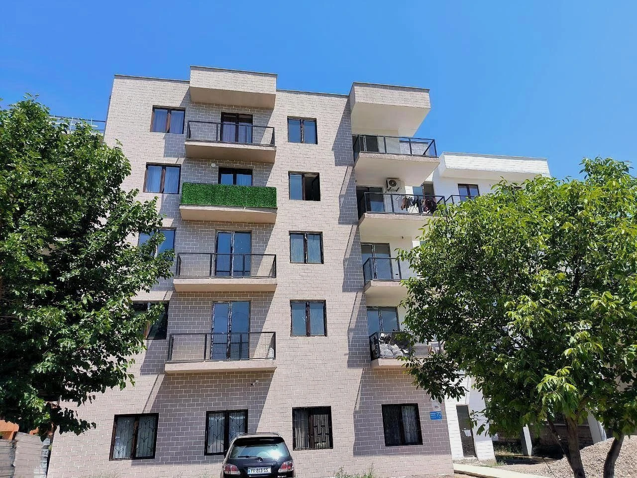 ფატმანის ქუჩა 73